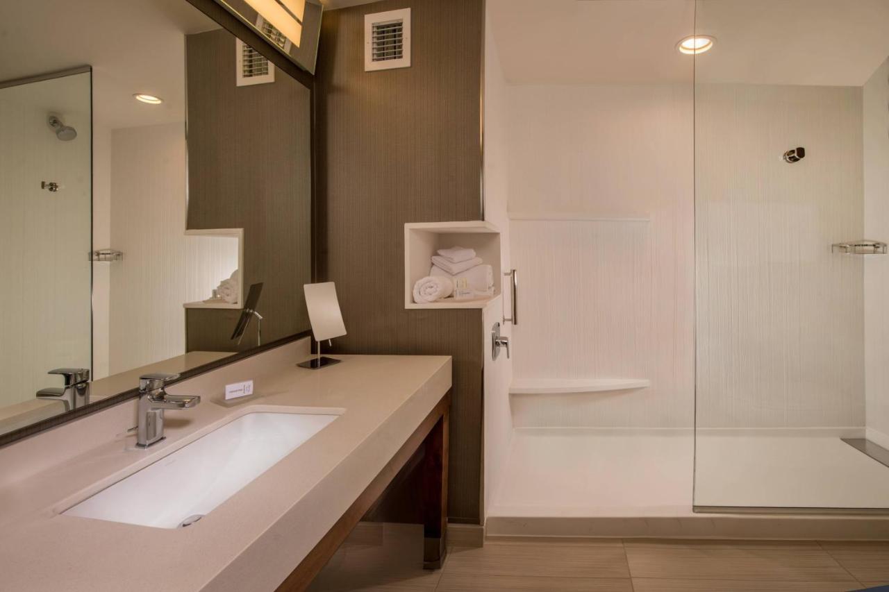 Courtyard By Marriott Chocolate Avenue