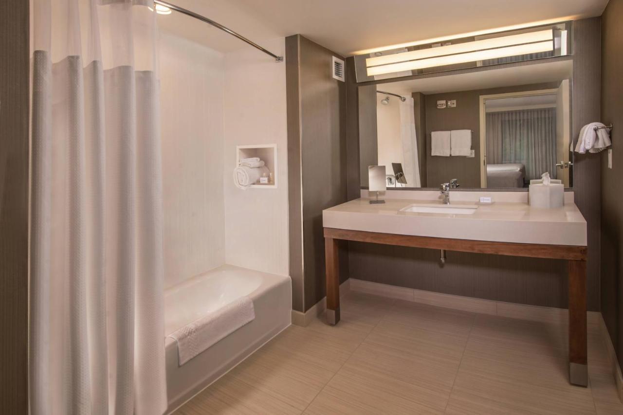 Courtyard By Marriott Chocolate Avenue Hotel