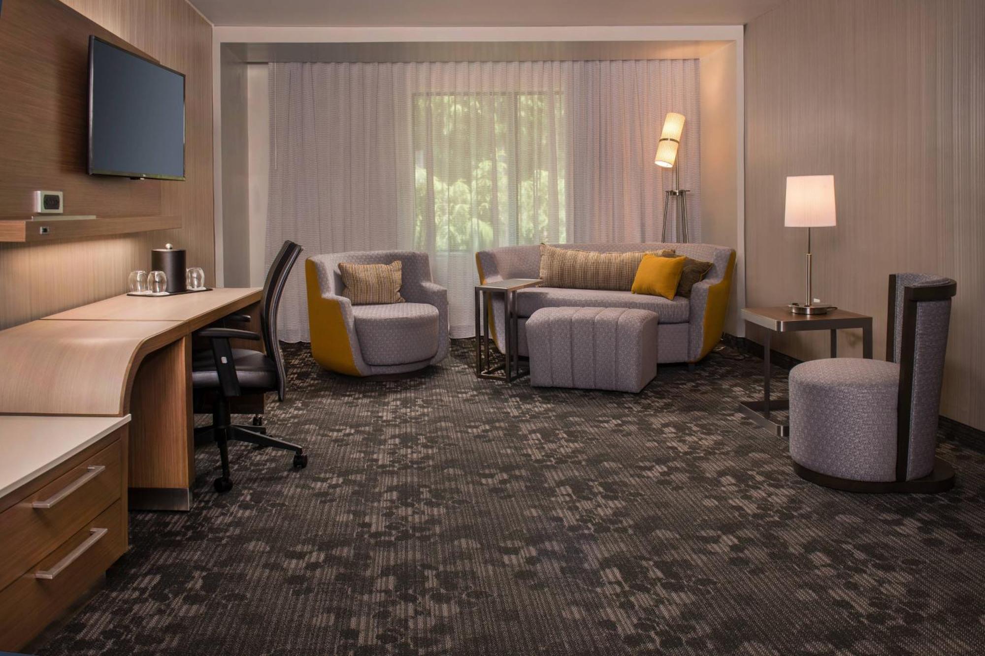 Courtyard By Marriott Chocolate Avenue 3*
